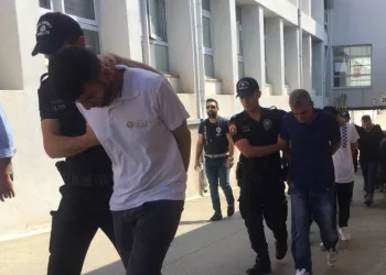 Eski eşini öldürmek için kadın kılığına girdi!