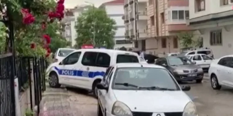 Önce eşini, sonra kendini vurdu