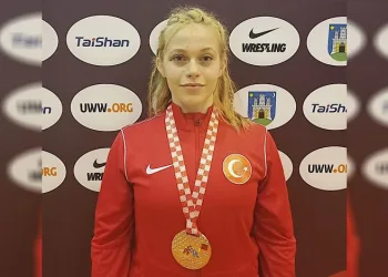Bursalı güreşçiden Avrupa üçüncülüğü