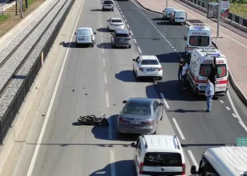 Bursa’da motosiklet dolmuş minibüse çarptı