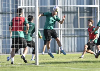 Bursasporlu futbolculardan forma savaşı