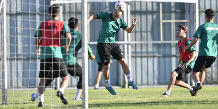 Bursasporlu futbolculardan forma savaşı