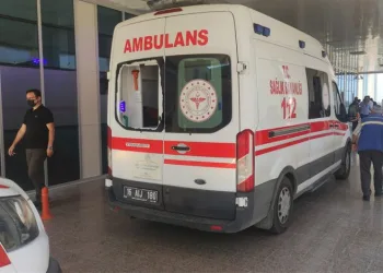 Bursa’da hasta yakını sağlık ekiplerine saldırdı