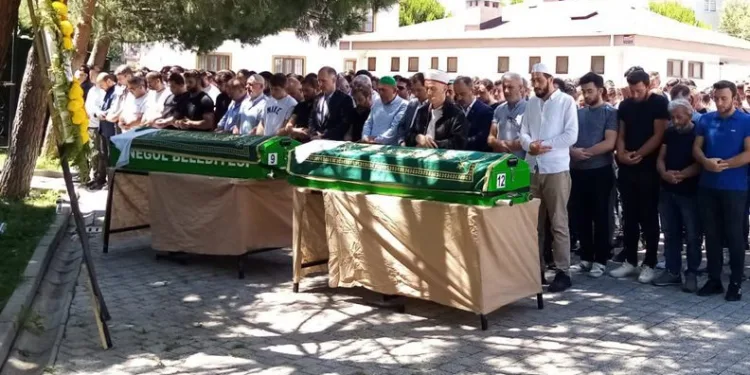 Feci kazada ölen karı koca Bursa’da toprağa verildi