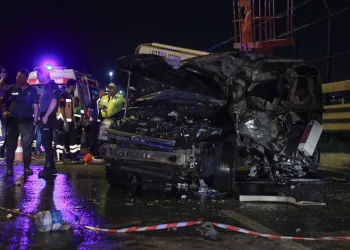 Viyadükte çalışan işçilere çarptı: 2 ölü, 5 yaralı