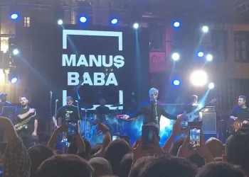 Mudanya Lezzet Şenliği’nde Manuş Baba konser verdi