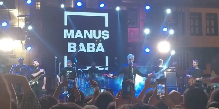 Mudanya Lezzet Şenliği’nde Manuş Baba konser verdi