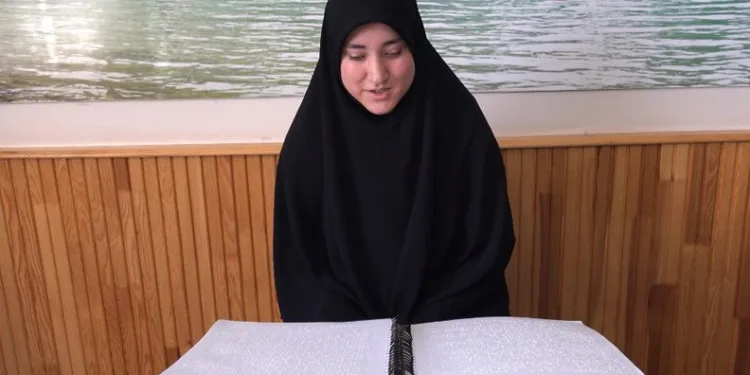 Doğuştan görme engelli hafız oldu