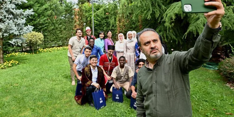 Başkan Aktaş, yabancı öğrencilerle bayramlaştı