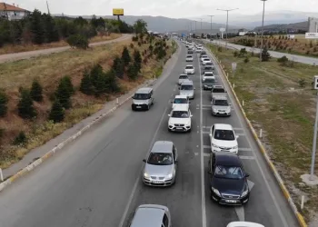 43 ilin geçiş güzergahında trafik yoğunluğu