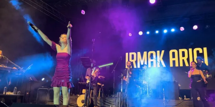 Bursa’da 9 bin nüfuslu ilçede 10 bin kişilik konser
