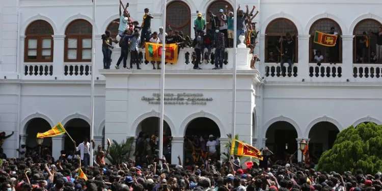 Sri Lanka’da eylemciler başbakanlık ofisini bastı