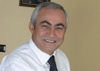 Ünlü eğitimci ve şoförü öldürüldü