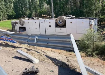 Tur otobüsü devrildi! Çok sayıda yaralı var