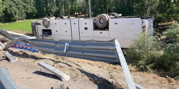 Tur otobüsü devrildi! Çok sayıda yaralı var