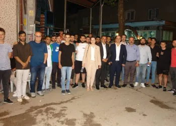 Zafer Partisi Bursa’da gençlerin sorularını cevapladı