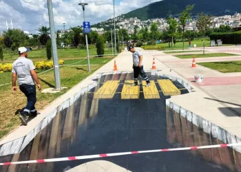 Bursa’da sokaklar 3 boyutlu resimlerle buluştu
