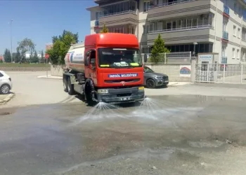 İnegöl’de cadde ve sokaklar temizleniyor