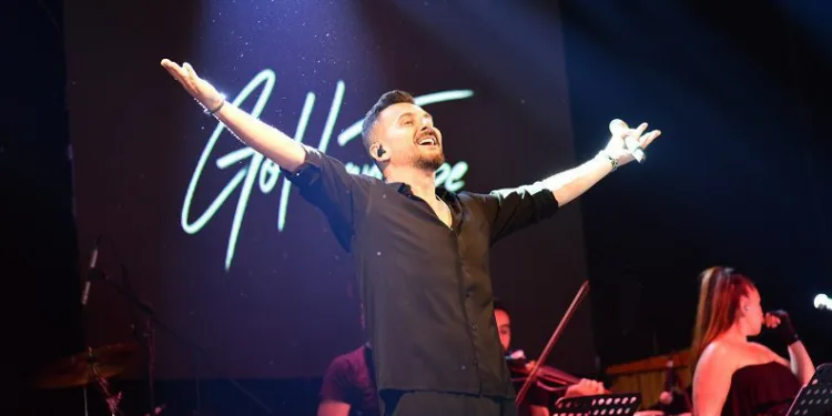 Gökhan Tepe, Ebru Gündeş’in albüm müjdesini Bursa’dan verdi