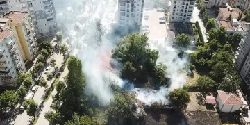 Bursa’da 2 ahır ve 1 baraka küle döndü