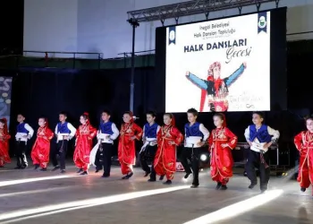 İnegöl Belediyesi Halk Dansları Topluluğundan muhteşem gösteri
