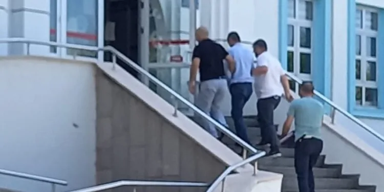 Bursa’nın ünlü köftecisine giren hırsız çalışan çıktı