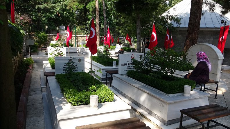Bursa Pınarbaşı Şehitliği'nde hüzünlü bayram