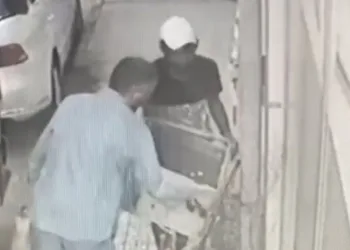 Bursa’da pazar arabasıyla klima motoru çaldılar