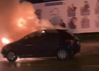 Bursa’da seyir halindeki otomobil alev alev yandı
