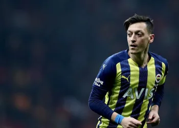 Mesut Özil, Başakşehir’le anlaştı