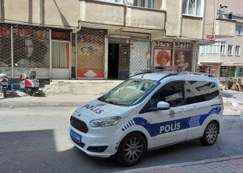 Tartıştığı adamı dövüp üçüncü kattan attılar