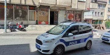 Tartıştığı adamı dövüp üçüncü kattan attılar