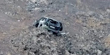Adıyaman’da otomobil uçuruma yuvarlandı