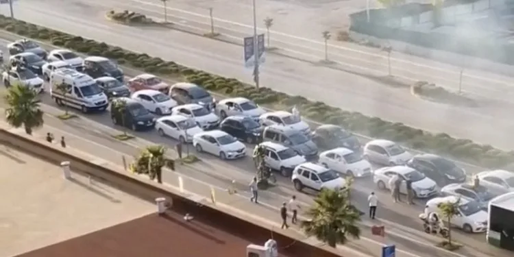 Asker eğlencesinde ambulansı geçirmediler