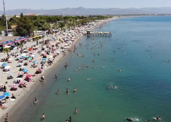 Balıkesir’in turistik ilçelerinde sahiller doldu