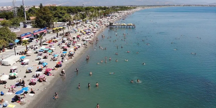 Balıkesir’in turistik ilçelerinde sahiller doldu