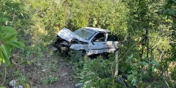Samsun’da otomobil uçuruma yuvarlandı
