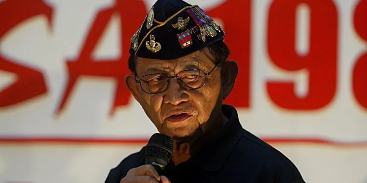 Filipinler eski Devlet Başkanı hayatını kaybetti