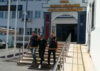 Bursa’da otomobil hırsızı çalıntı araçla yakalandı