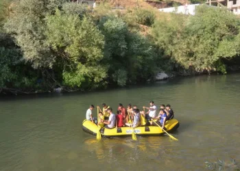 Şırnaklı çocuklar bayramı rafting heyecanıyla geçirdi
