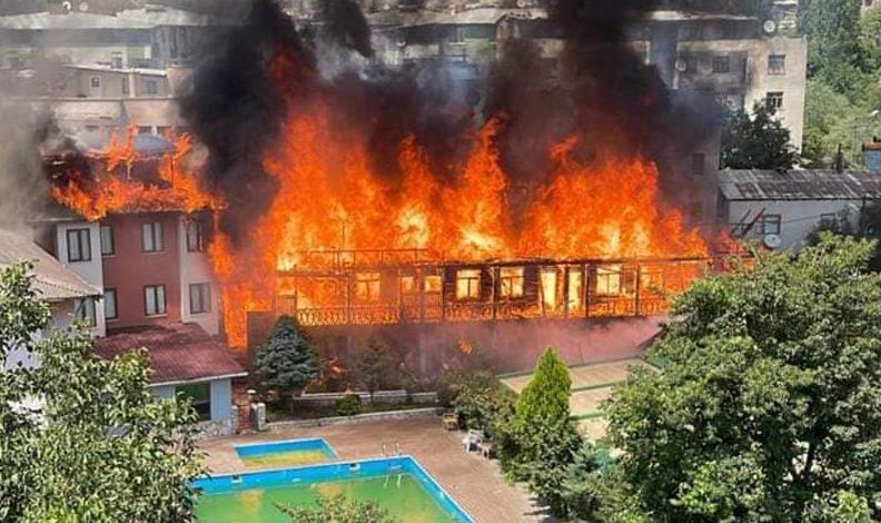 Artvin Yusufeli'de otel yangını