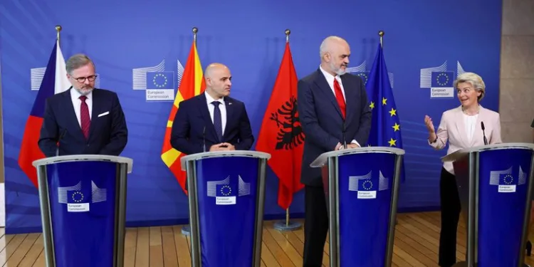 AB, Batı Balkan ülkeleriyle üyelik müzakerelerini başlattı