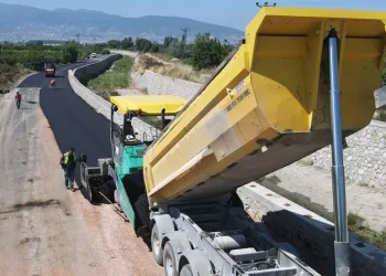 Osmangazi’de asfalt mesaisi hız kesmiyor