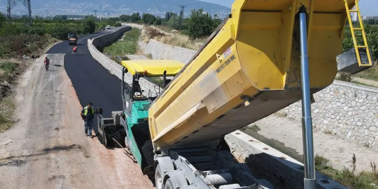 Osmangazi’de asfalt mesaisi hız kesmiyor