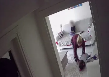 Çocuklarına şiddet uygulayan anne gözaltında