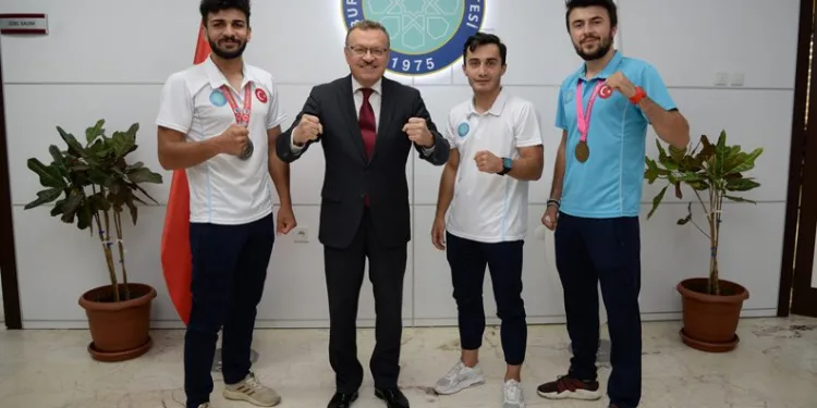 Rektör Kılavuz BUÜ’lü sporcuları ağırladı