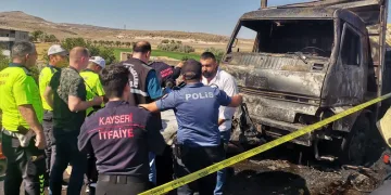 Feci kazada 2 kişi yanarak can verdi