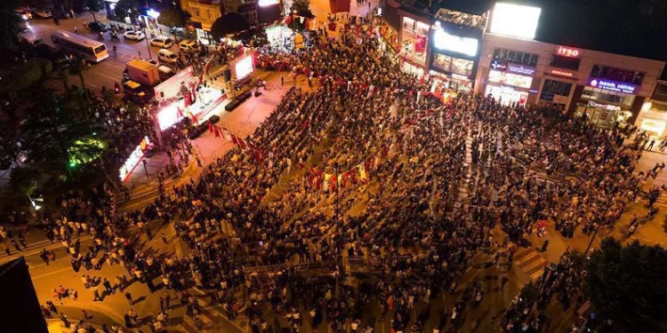 İnegöl 6. kez demokrasi nöbetinde