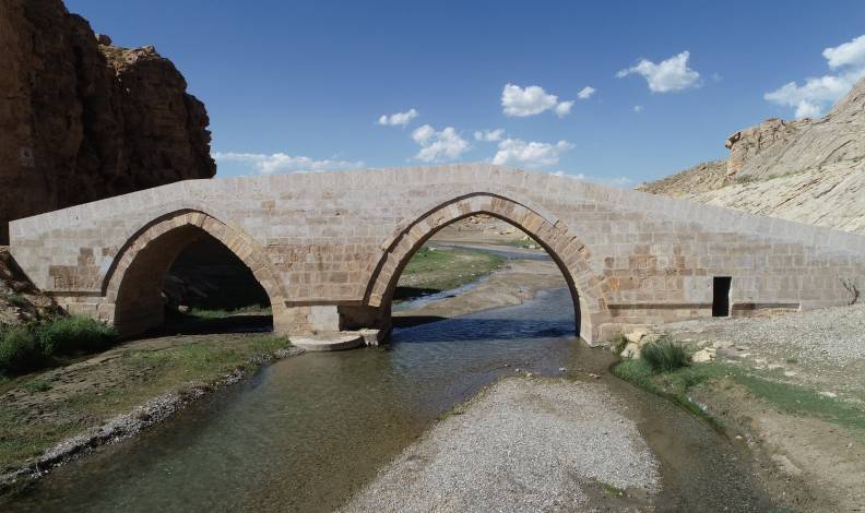 Tarihi Kelekom Köprüsü yıllara meydan okuyor