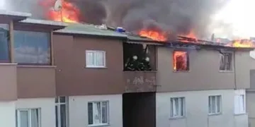 Çatı tadilatı sırasında yangın çıktı